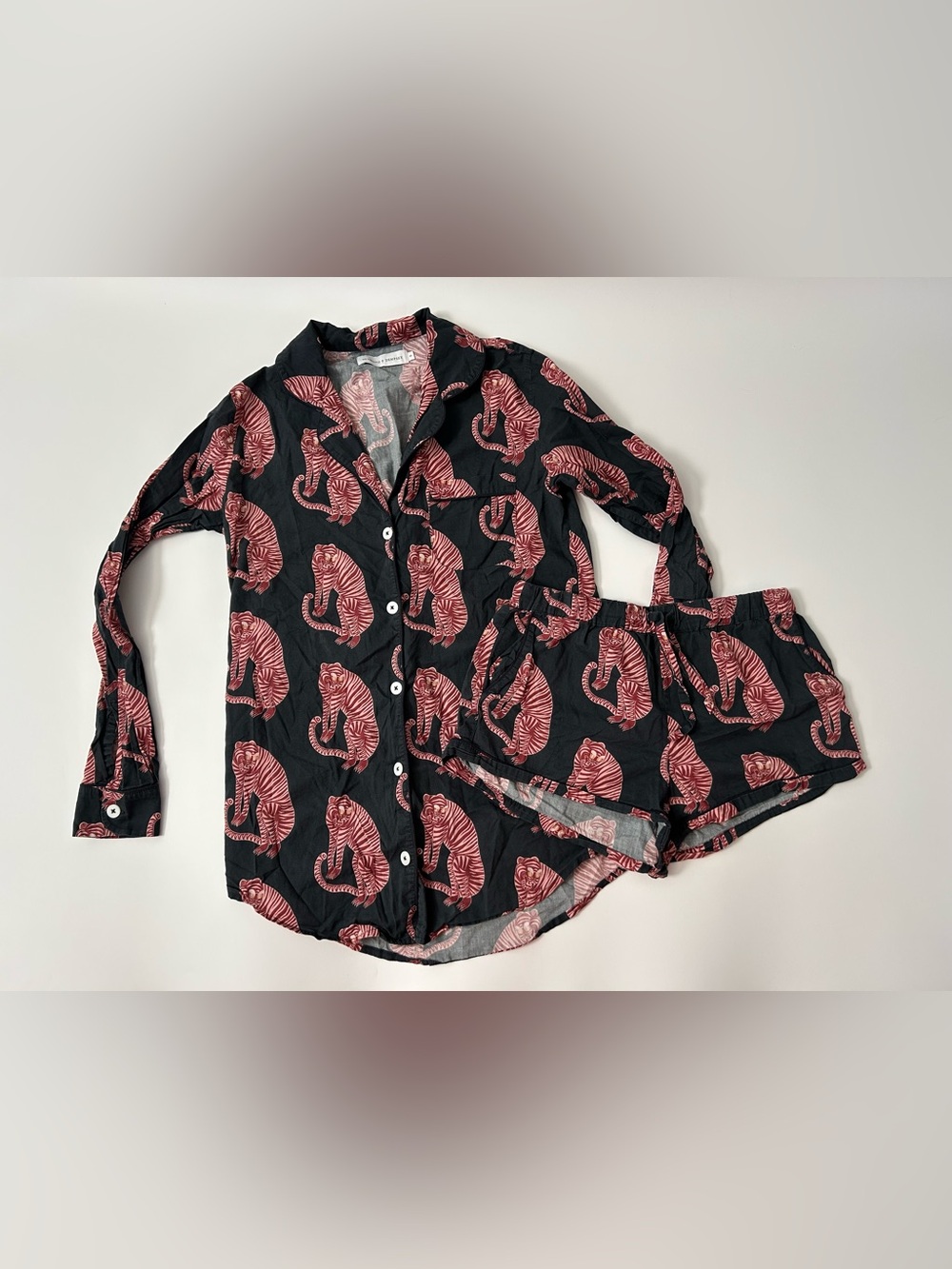 Desmond & Dempsey Sansindo Tiger Print Pajama Set
Long Sleeve
Shorts
Cotton
Luxe